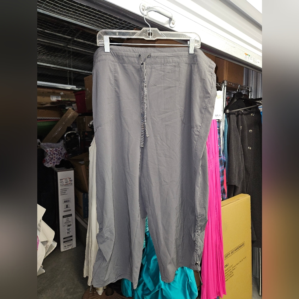 NWT - Ideology gray active performance capri - 3X